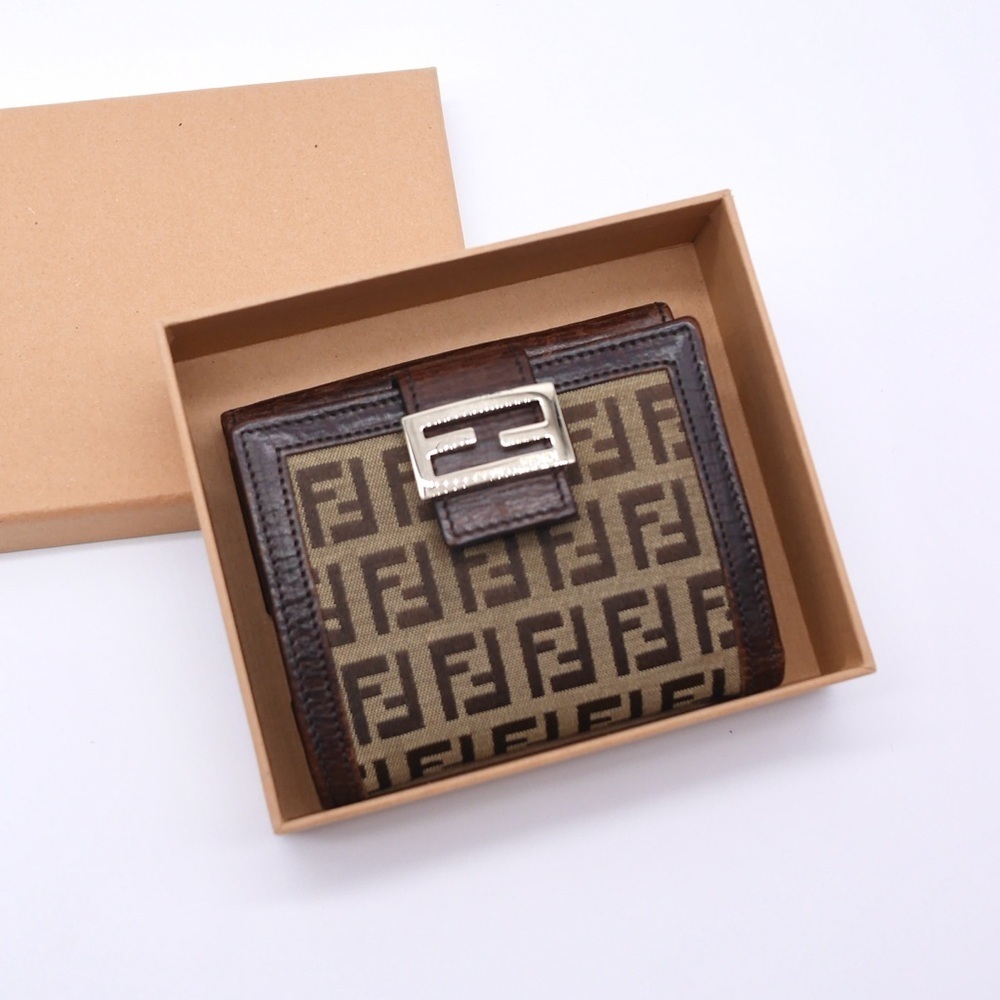 🍓FENDI Zucca Compact Wallet - Picture 3 of 8